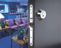 ABLOY выпустила новый электро механический замок EL512 для внутренних и внешних дверей