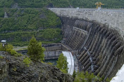 Строительство берегового водосброса Саяно-Шушенской ГЭС закончат к июню